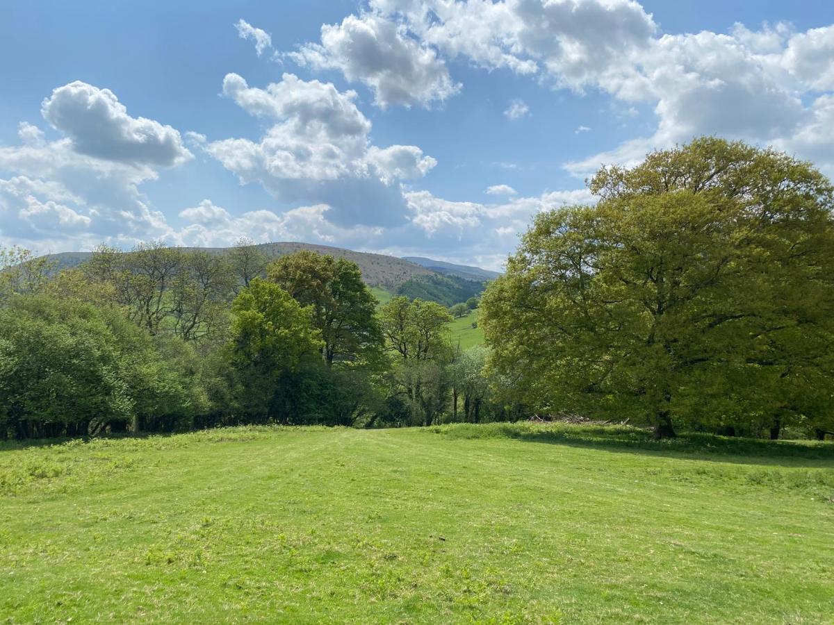 فندق Black Mountains Glamping أبرجافني المظهر الخارجي الصورة